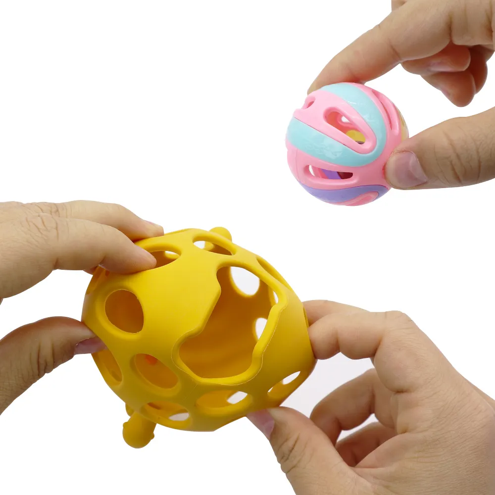 Mango hollow silicone giraffe teether ball with removable colorful rattle insert for baby sensory play